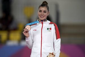 Dafne Navarro se colgó el Bronce en gimnasia de trampolín