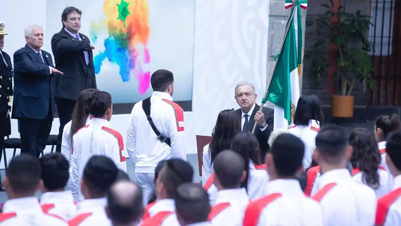 AMLO abanderó a delegación de México para Juegos Panamericanos 2019