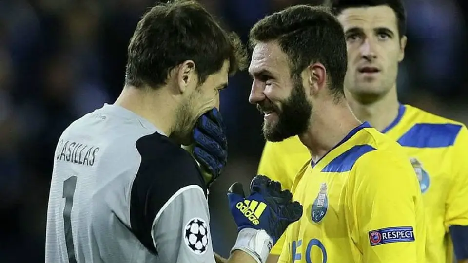 Mexicanos escriben emotivos mensajes de apoyo a Iker Casillas