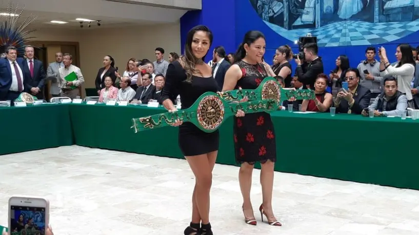 CMB presentó par de cinturones mayas