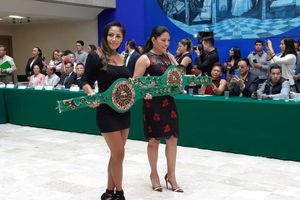 CMB presentó par de cinturones mayas