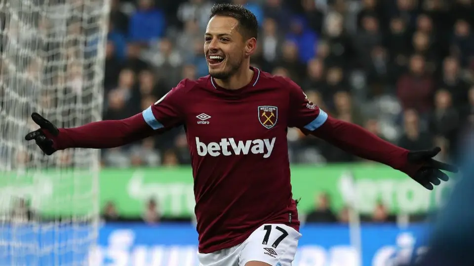 Chicharito recibe felicitaciones tras convertirse en papá