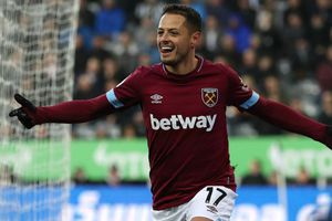 Chicharito recibe felicitaciones tras convertirse en papá