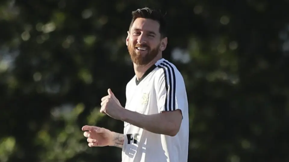 Messi sorprendió a fanática al pedirle una fotografía