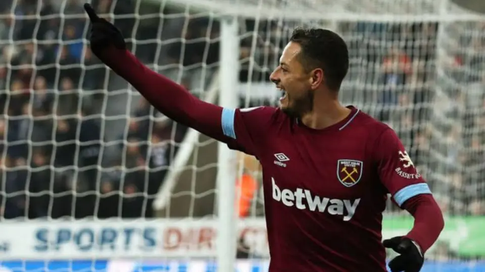 David Villa le recomienda a Chicharito jugar en el Valencia