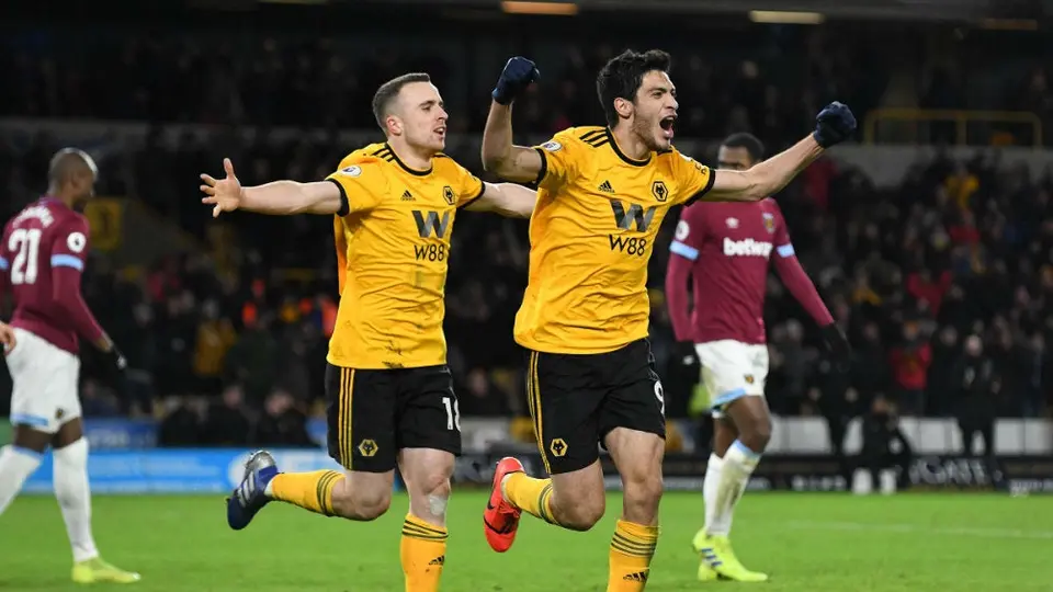 Jiménez se luce con doblete en victoria sobre el West Ham