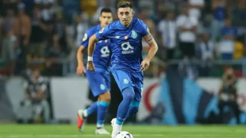 Inter de Milan 'frena' posible llegada de Héctor Herrera