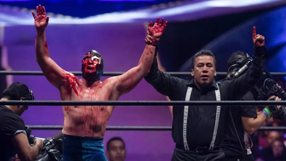 Blue Demon Jr. festeja triunfo en Triplemanía XXVll | MIGUEL PONTÓN