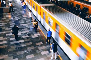Escaleras eléctricas colapsan en metro Tacubaya tras falla mecánica