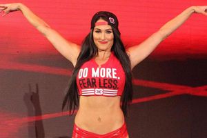 Nikki Bella se retira de la lucha libre por quiste en el cerebro