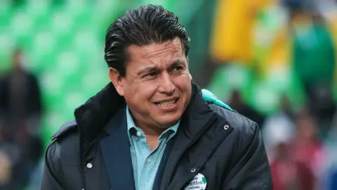 Santos confirma la salida de Salvador Reyes del banquillo
