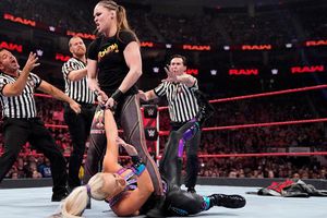 WWE multa a Ronda Rousey por ataque a Dana Brooke