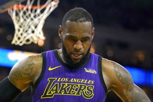 LeBron James, fuera cuatro partidos más por lesión