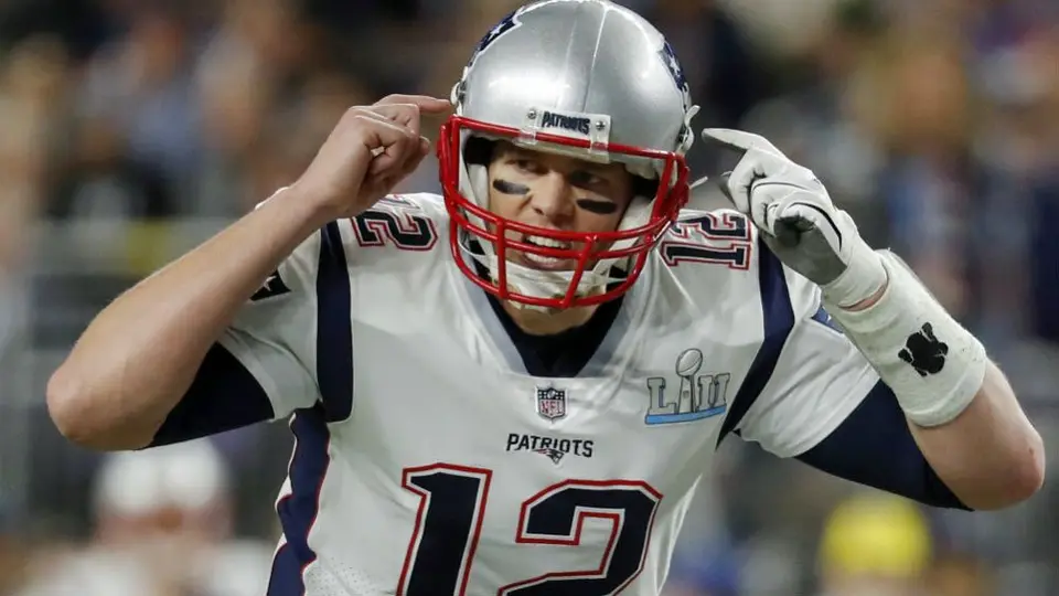 Fan que usó láser contra Tom Brady, expulsado de por vida del Arrowhead