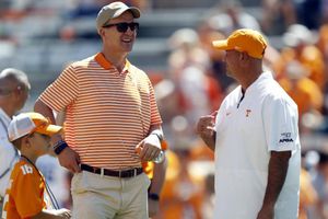 Peyton Manning fue 'bautizado' como fanático de Chicago