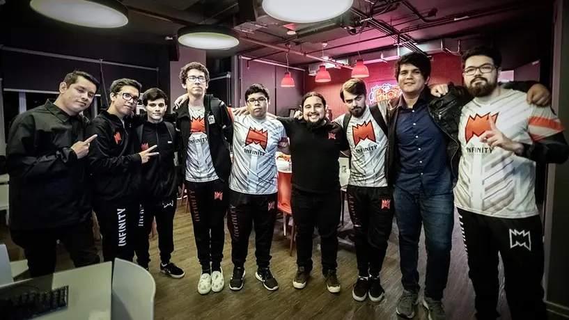 Infinity se impone a Isurus y mantiene la cima en LLA