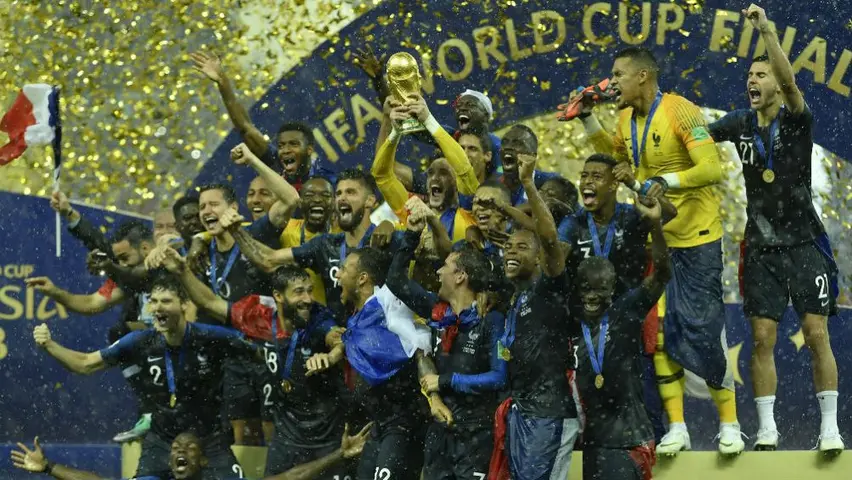Selección de Francia festeja tras ganar el Mundial de Rusia 2018 | IMAGO7