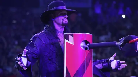 The Undertaker reapareció el RAW para 'sentenciar' Shane McMahon y Drew McIntyre
