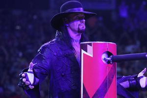 The Undertaker reapareció el RAW para 'sentenciar' Shane McMahon y Drew McIntyre