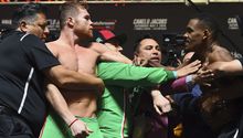 Canelo y Jacobs, a punto de llegar a los golpes en el pesaje