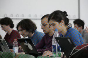 Ilusión óptica hace ver a color una fotografía en blanco y negro