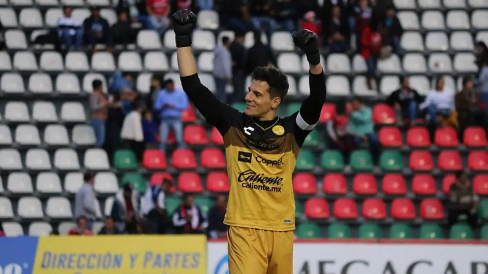 Portero de Dorados se tatúa en la pierna el rostro de Maradona