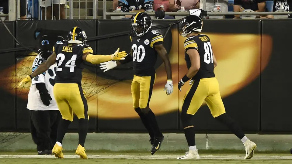 Aficionados de Steelers imitaron festejo del equipo en su boda