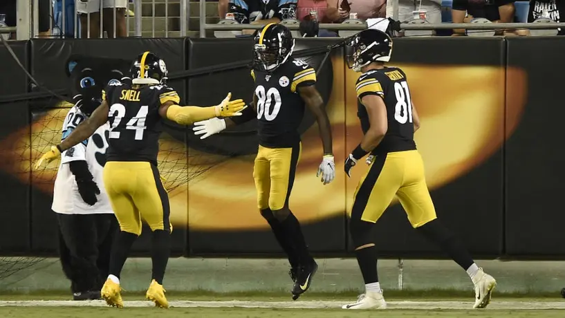 Aficionados de Steelers imitaron festejo del equipo en su boda