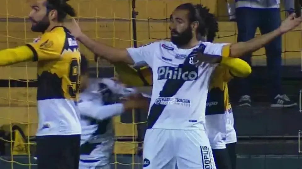 Jugadores de la Serie B de Brasil causan 'revuelo' por ser tan parecidos físicamente