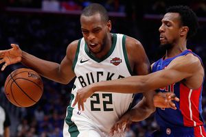 Bucks arrolla a Pistons y se acerca a la 'barrida'