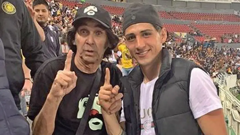 Pulido presume foto con Cepillín durante el Leones vs Dorados