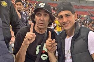 Pulido presume foto con Cepillín durante el Leones vs Dorados
