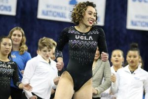 Katelyn Ohashi asombra al mundo con rutina perfecta de gimnasia