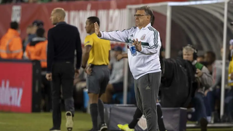 Tata Martino sólo permitirá ausencias en el Tri por salud o motivos familiares