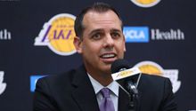 Frank Vogel es presentado como nuevo entrenador de los Lakers