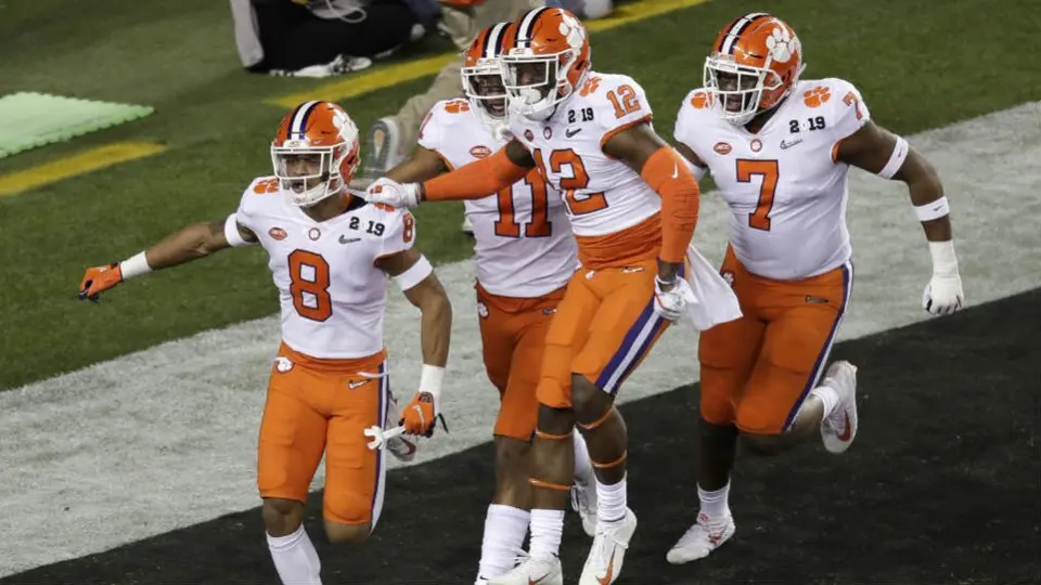 Clemson aplasta a Alabama y se convierte en campéon invicto de la NCAA