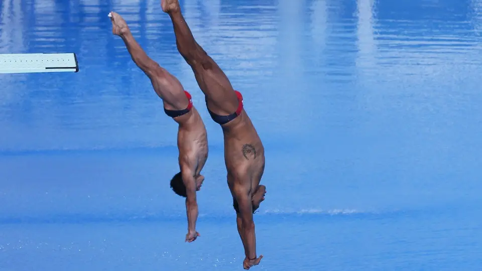 Pacheco y Ocampo ganan plata en Serie Mundial de Clavados