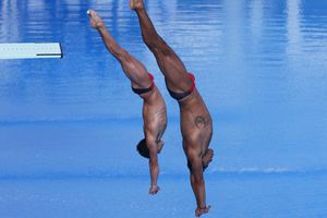 Pacheco y Ocampo ganan plata en Serie Mundial de Clavados