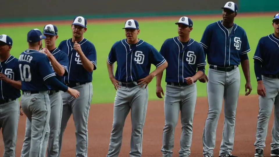 Mexicanos de Padres, sorprendidos con nuevo estadio de Diablos