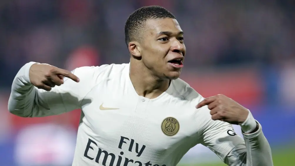 Kylian Mbappé fetseja un gol con el PSG | AP