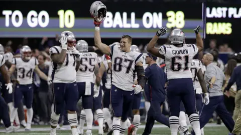 Gronkowski podría volver a Patriots si Brady se lo pidiera