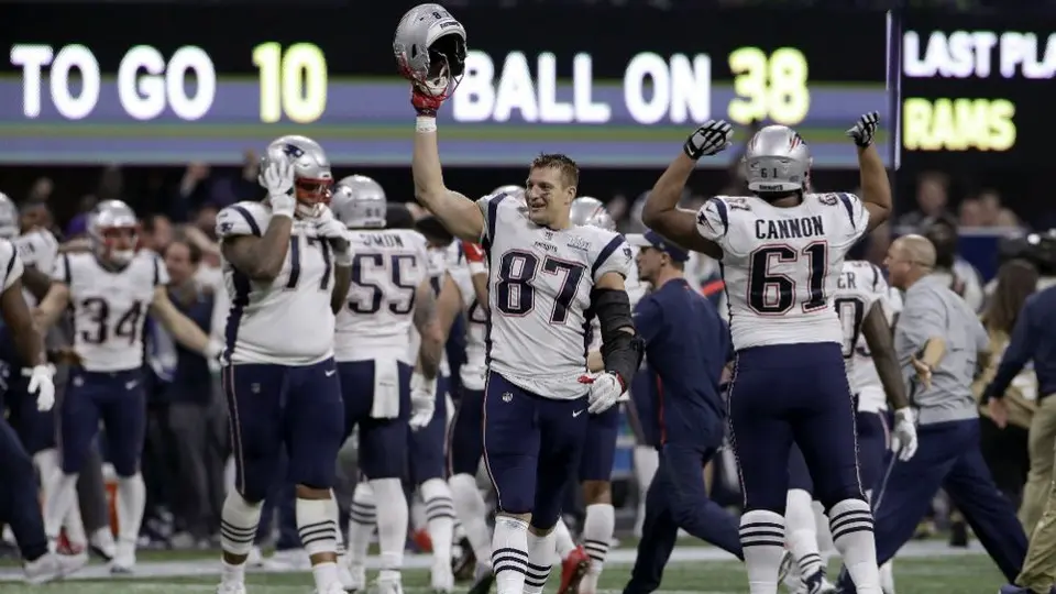 Gronkowski podría volver a Patriots si Brady se lo pidiera
