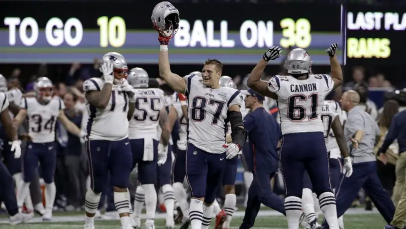 Gronkowski podría volver a Patriots si Brady se lo pidiera