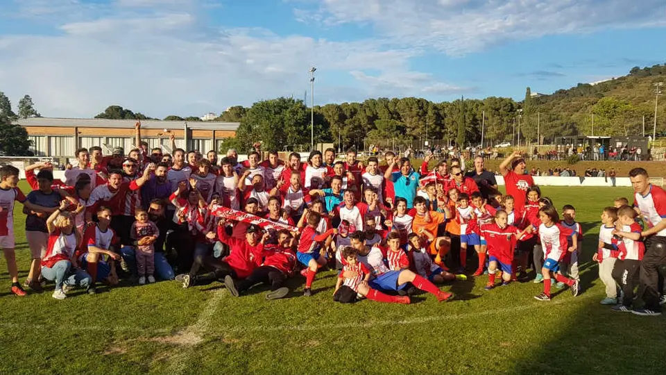 Jugadores festejan ascenso con striptease en el vestidor