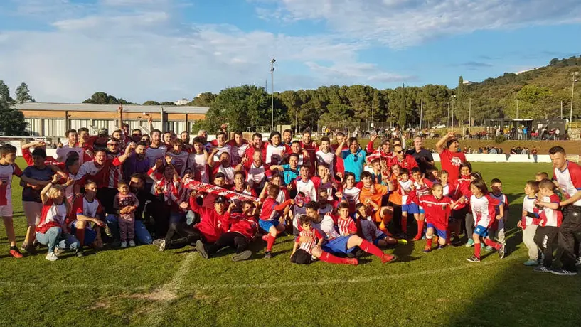 Jugadores festejan ascenso con striptease en el vestidor