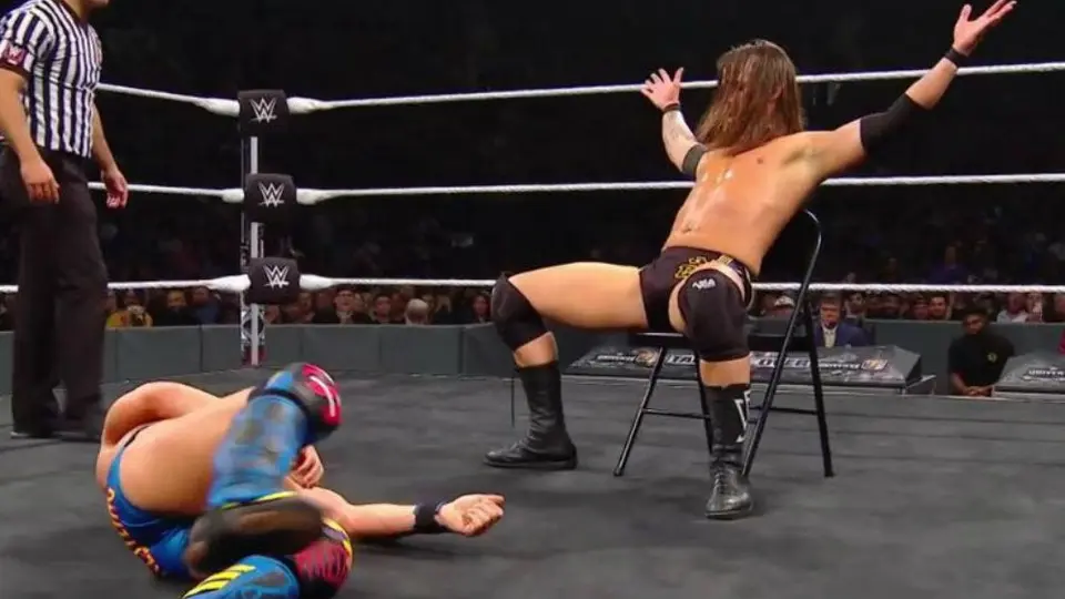 Adam Cole venció a Johnny Gargano y retuvo el título en NXT
