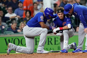 Niña sufre pelotazo en partido entre Cubs y Astros