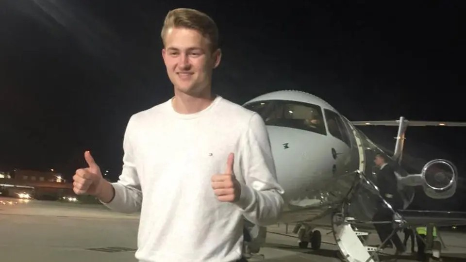 Matthijs de Ligt llegó a Turín para cerrar su fichaje con Juventus