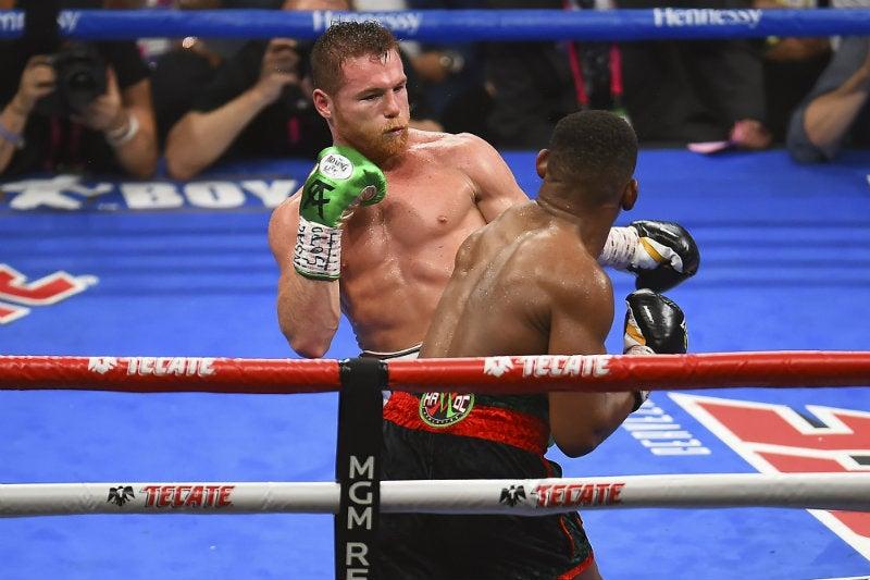 Revive en imágenes el triunfo de Canelo sobre Jacobs