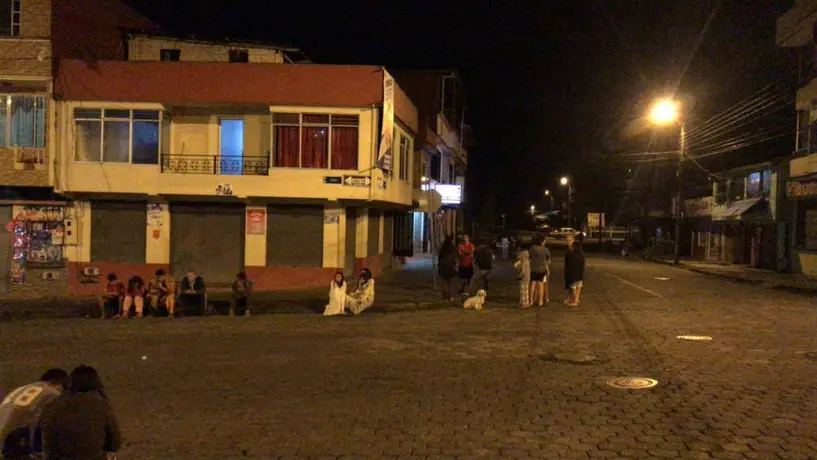 Ecuador es sorprendido con sismo de magnitud 7.5